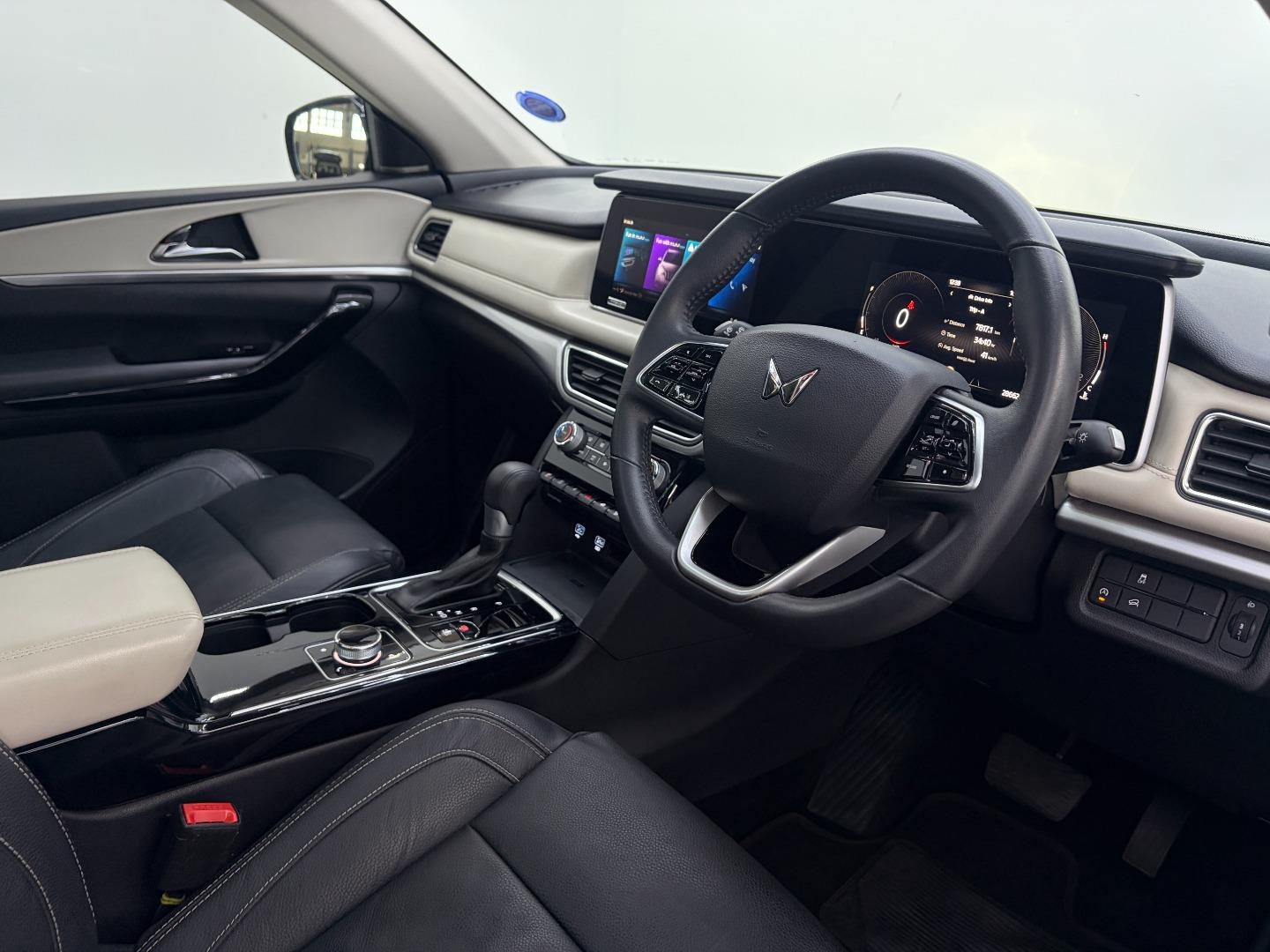 2023 Mahindra Xuv 700 MY22.11 Ax7 L